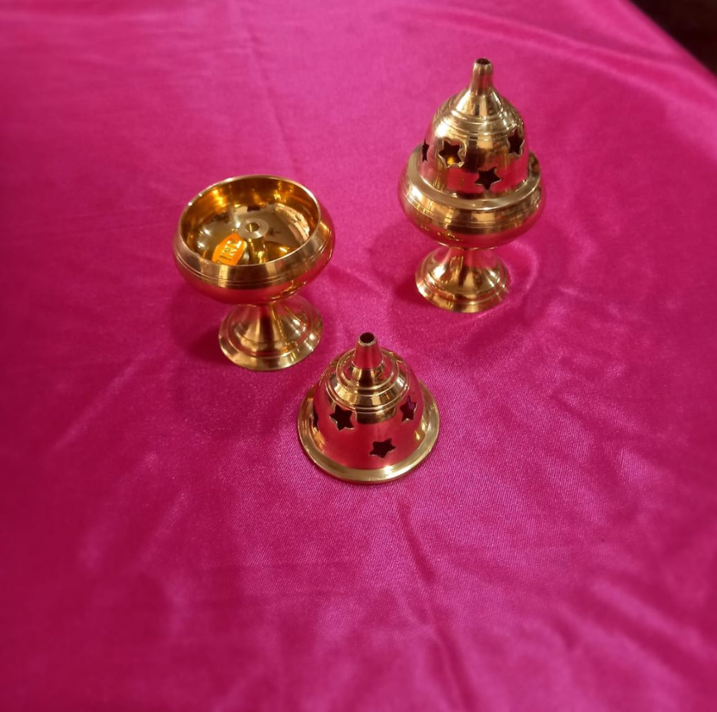 Sharu Space Small Brass Diya Pair with Lid
