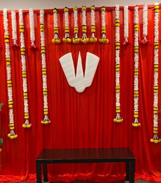 Sharu Space Red Namam Combo with Flowers