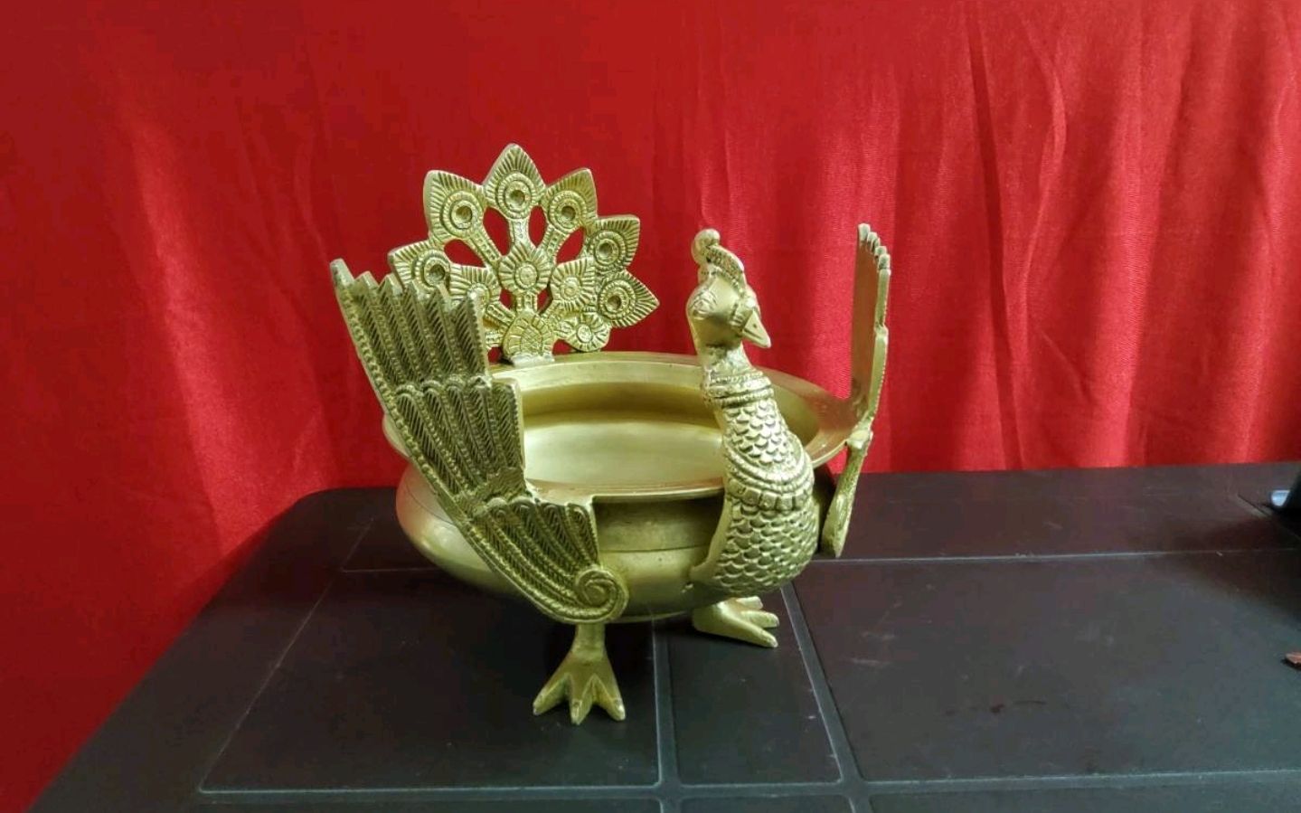 Sharu Space Brass Peacock Urili