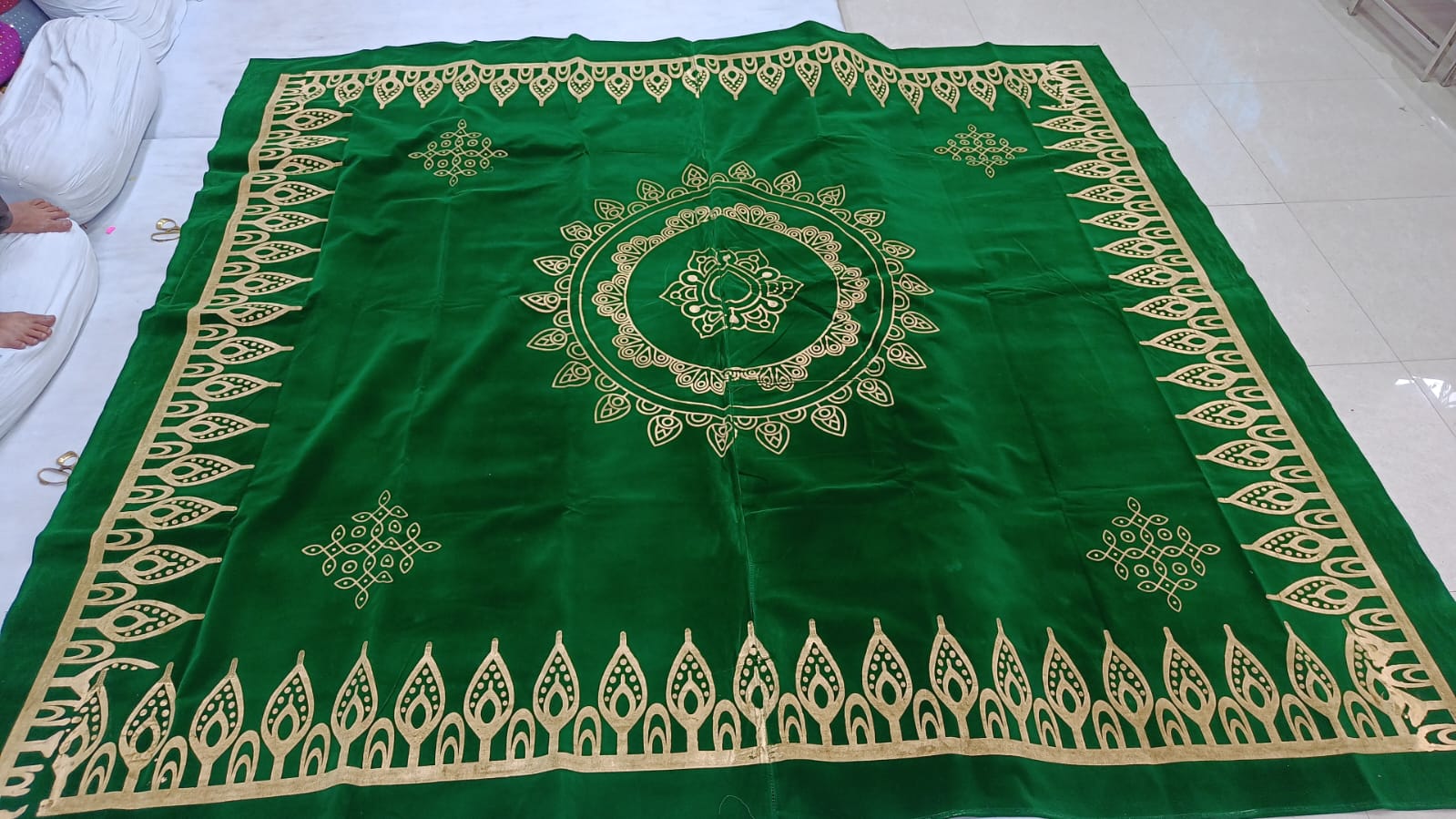 Sharu Space Velvet Green Round Print Backdrop - 8ftx9ft